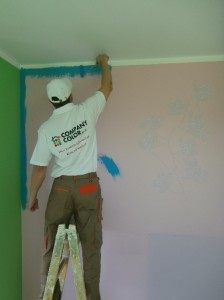 Jak malovat -  bílý strop a barevná stěna