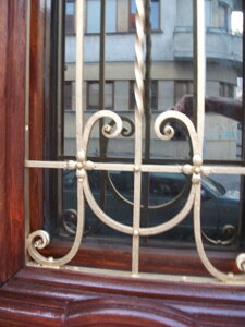 Detail na zrenovované dveře